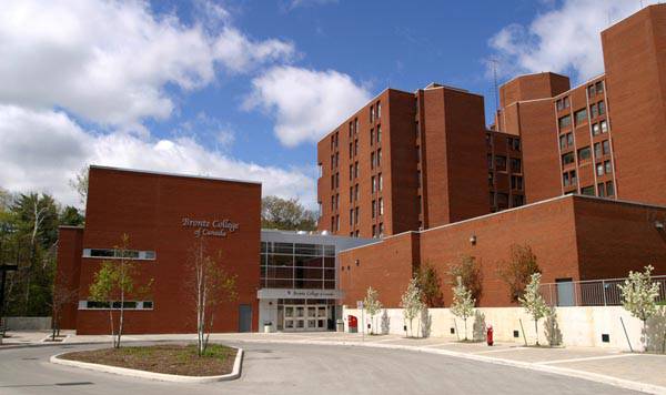 Du học Canada – Giới thiệu về trường Trung học Bronte (Bronte College)